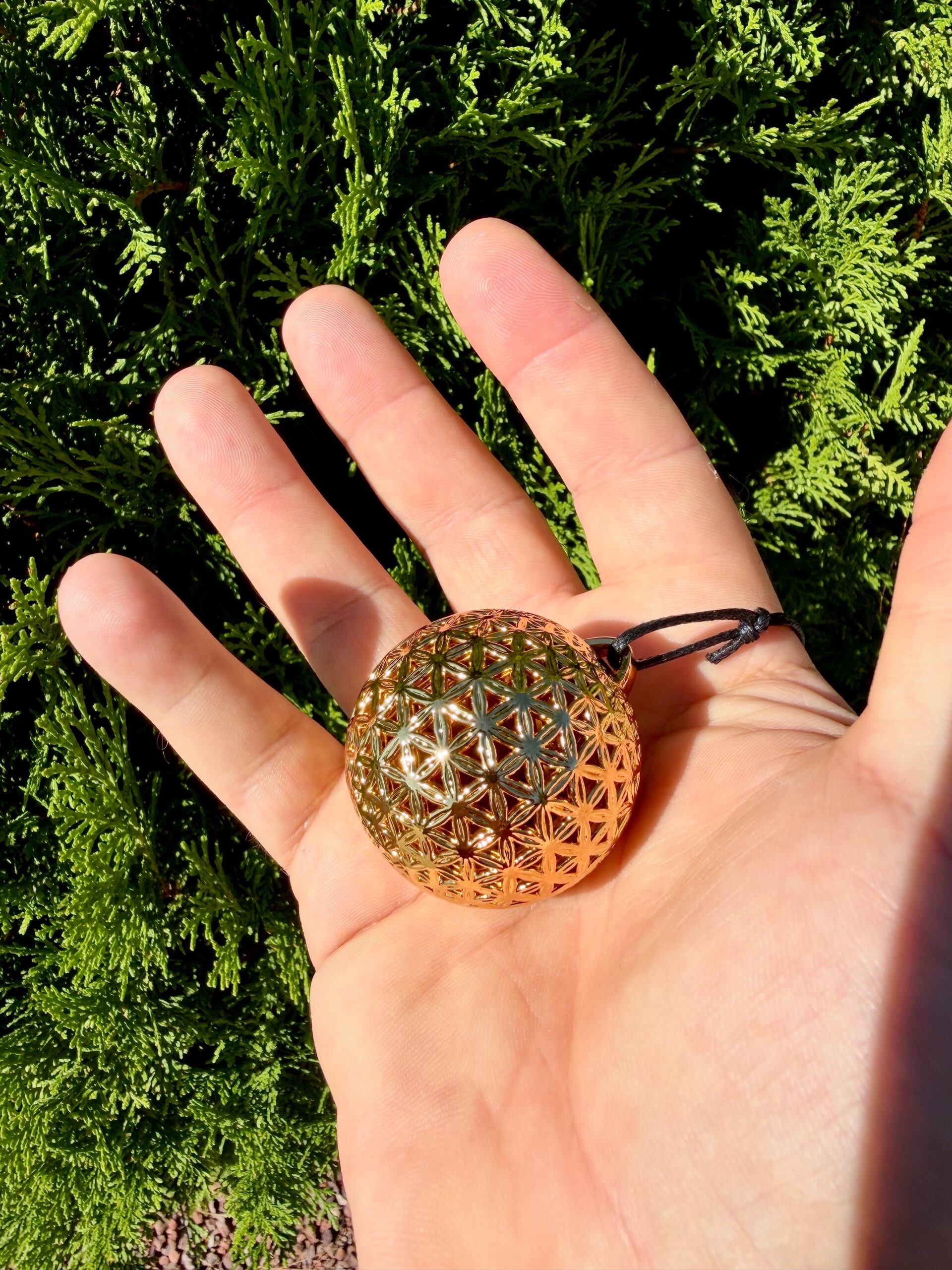 The Flower of Life 2.0 – A Sacred Geometry Pendulum for High Vibe Energy Balancing - Image 2