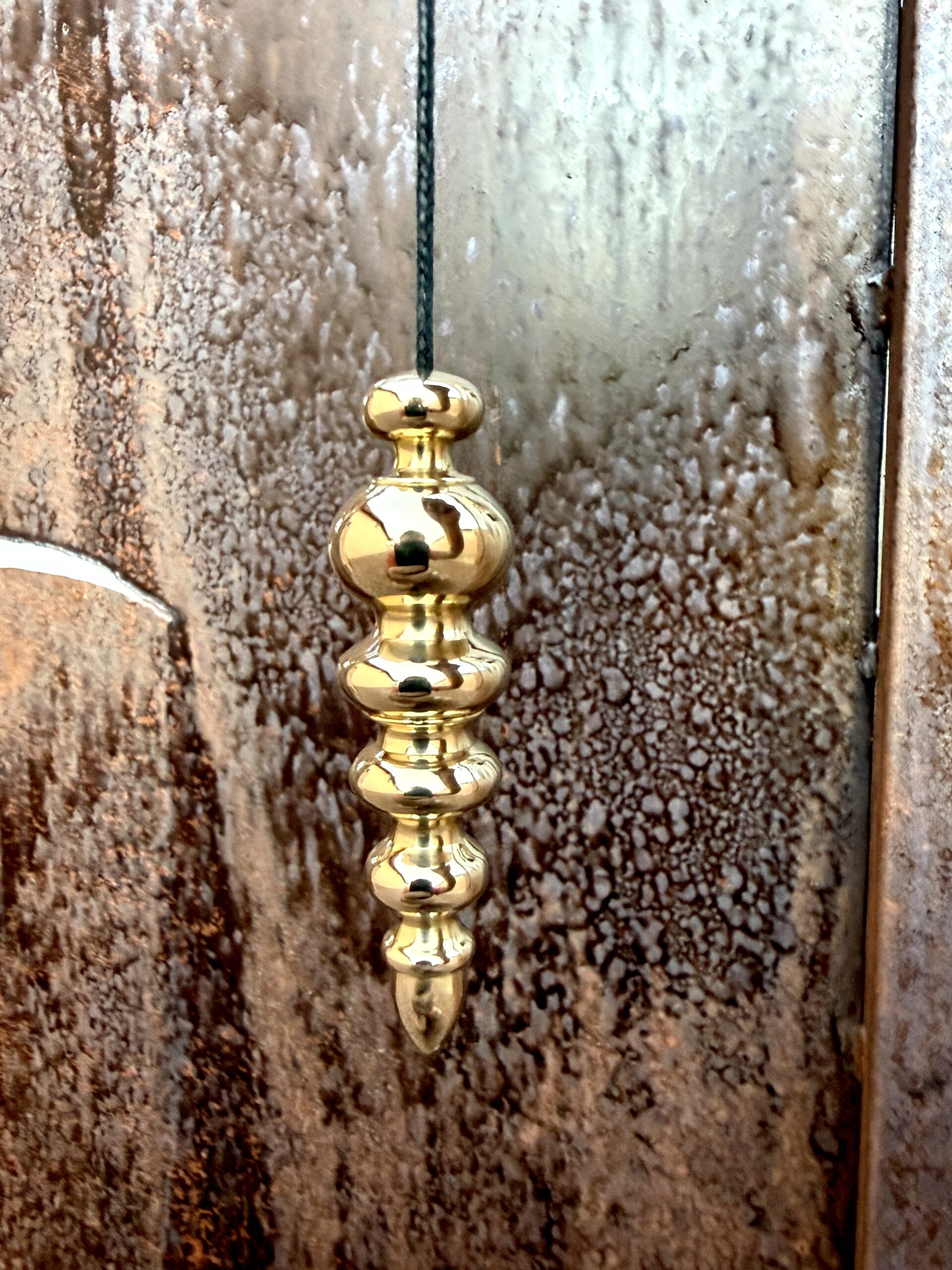 Moor Pendulum - A Dynamic Energy Generator for Healing and Manifestation